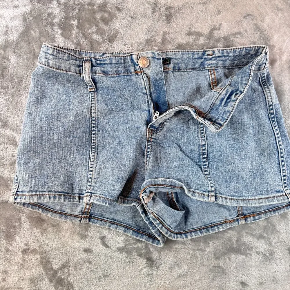 WILD FABLE Women Size 8 Super High Rise Jean Shorts Denim Light Wash Seamed